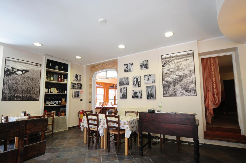 Arcumeggia 洛坎达皮托尔宾馆酒店 外观 照片
